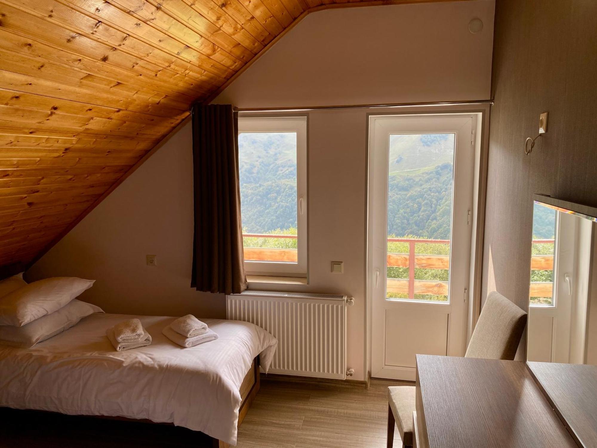 White House Gudauri Hotel Екстериор снимка